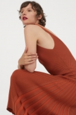 Kleid in Rippenstrick CHF 45.95