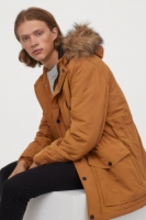 Wattierter Parka mit Kapuze CHF 71.40
