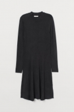 Strickkleid mit Turtleneck CHF 14.95