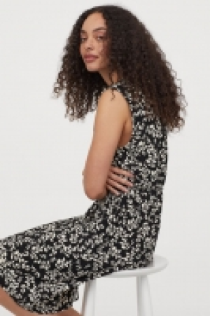 Kleid mit Bindegürtel CHF 8.95