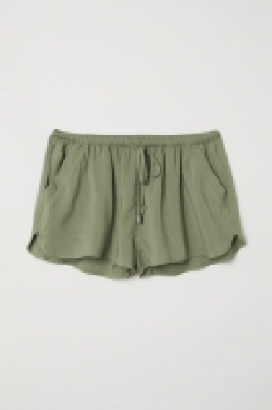 Kurze Viskoseshorts CHF 5.95