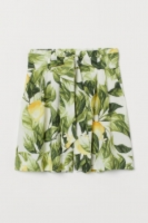 Shorts mit Bindegürtel CHF 8.95