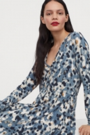 Langes Kleid mit V-Ausschnitt CHF 27.95