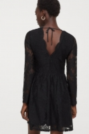 Spitzenkleid mit V-Ausschnitt CHF 29.95