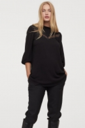 HM  MAMA Bluse mit Spitzenborten