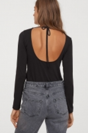 Shirt mit Rückenausschnitt CHF 9.95