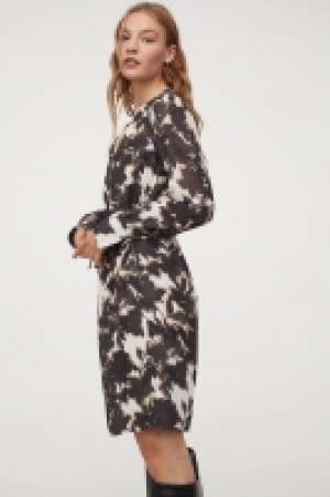 Kleid mit Bindebändern CHF 18.95