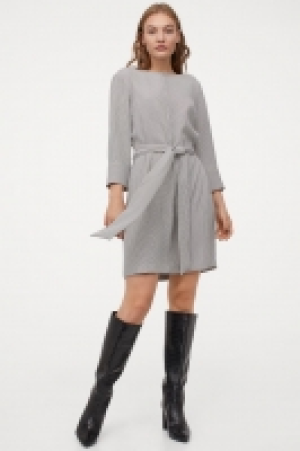 Kleid mit U-Boot-Ausschnitt CHF 14.95