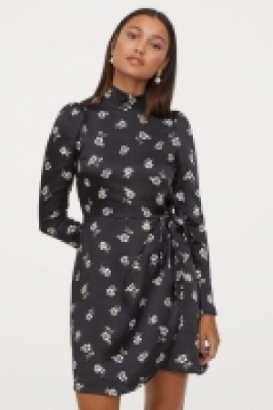 Wickelkleid aus Satin CHF 29.95