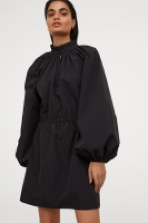 Kleid mit Stehkragen CHF 24.95