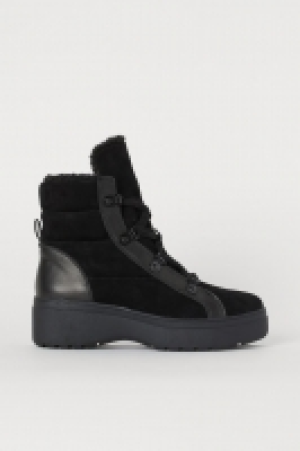 Gefütterte Velourslederboots CHF 49.95