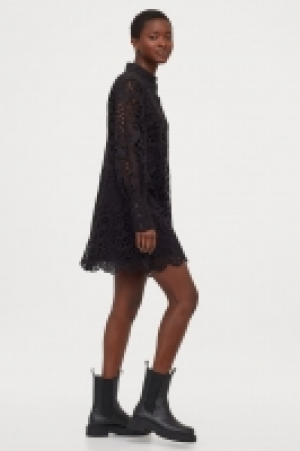 Kleid mit Broderie Anglaise CHF 44.95