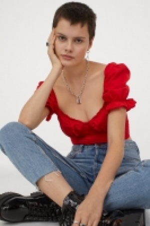 Kurzes Top mit Puffärmeln CHF 9.95