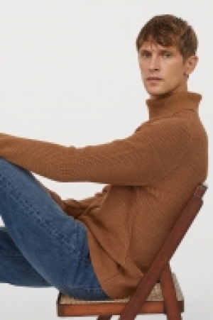 Gerippter Rollkragenpullover CHF 25.95
