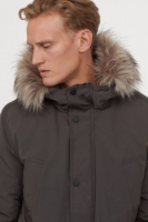 Wattierter Parka mit Kapuze CHF 79.95