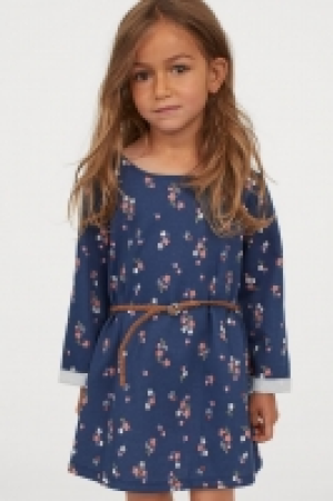 Sweatkleid mit Gürtel CHF 9.95