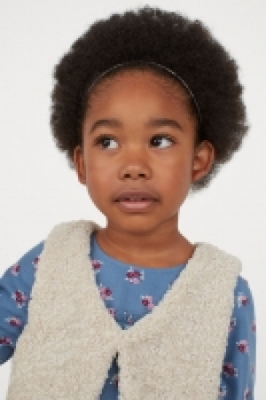 Kleid und Teddy-Gilet CHF 18.95