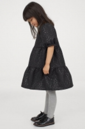 Brokatkleid mit Puffärmeln CHF 24.95
