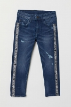 Relaxed Tapered Fit Jeans CHF 15.95