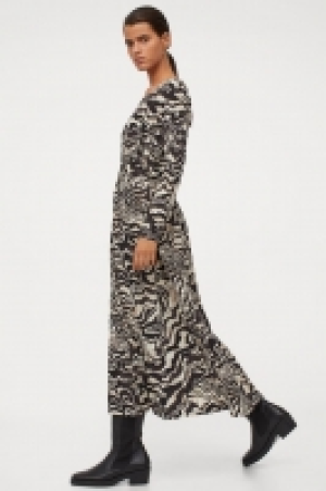 Langes Kleid mit V-Ausschnitt CHF 29.95