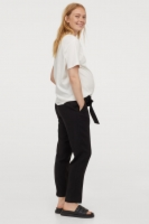 MAMA Hose mit Bindegürtel CHF 19.95