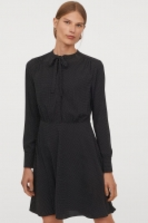 Crêpe-Kleid mit Bindebändern CHF 19.95
