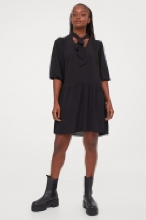 Kleid mit Bindebändern CHF 14.95