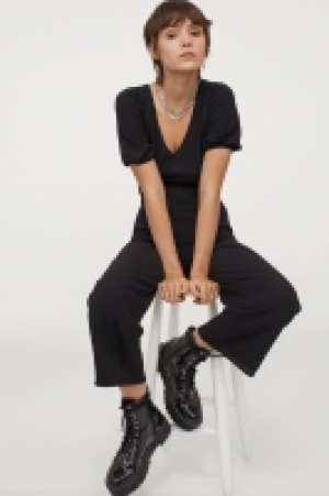 Jumpsuit mit V-Ausschnitt CHF 14.95
