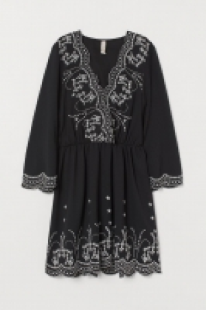 Kleid mit Stickereien CHF 34.95
