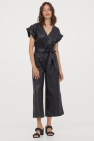 HM  Jumpsuit aus Lederimitat