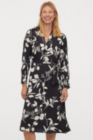 Satinkleid mit Bindegürtel CHF 29.95