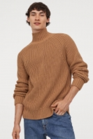 HM  Gerippter Pullover mit Kragen