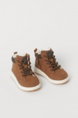 Sneaker mit Teddyfutter CHF 14.95
