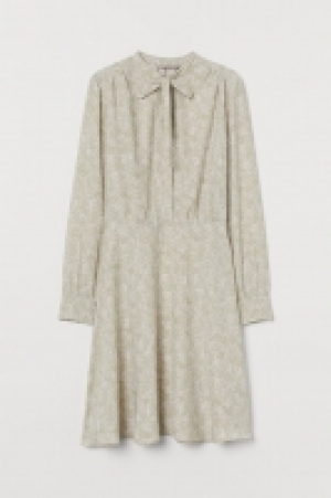 Crêpe-Kleid mit Bindebändern CHF 24.95