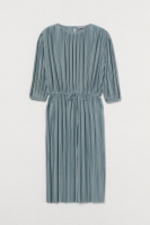 Plissiertes Kleid