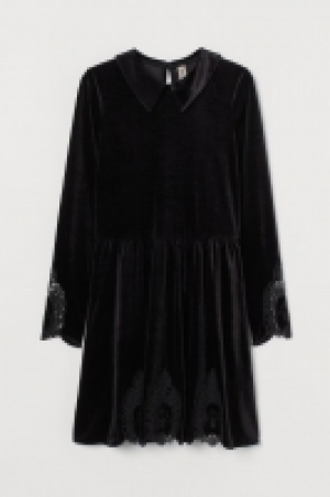 HM  Velourskleid mit Spitze
