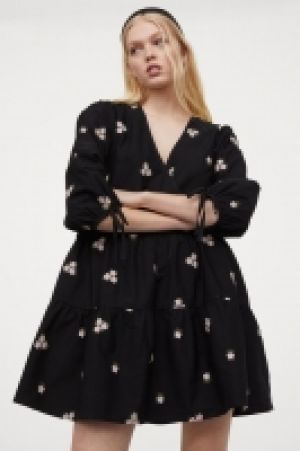 HM  Kleid mit Stickerei