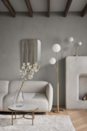 Stehlampe aus Metall CHF 149.00