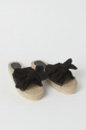Espadrilles aus Veloursleder CHF 27.95