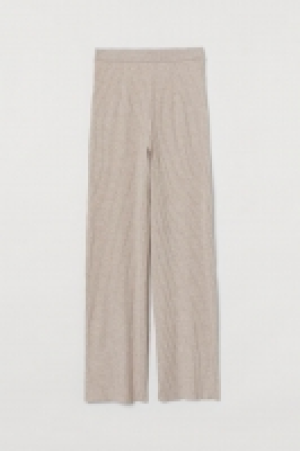 Hose in Rippenstrick CHF 14.95