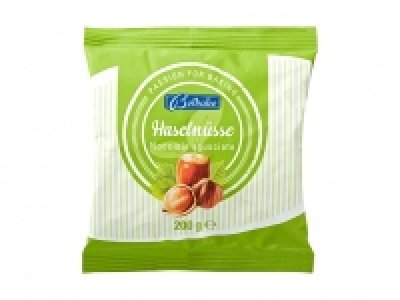 Haselnusskerne ganz