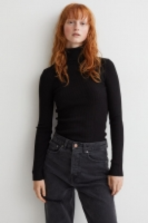 Gerippter Rollkragenpullover CHF 14.95