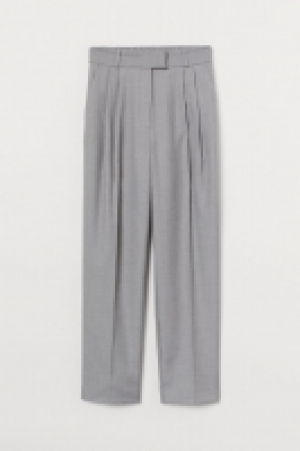 Hose mit Bügelfalten CHF 29.95