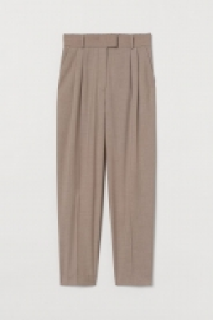 Hose mit Bügelfalten CHF 20.95