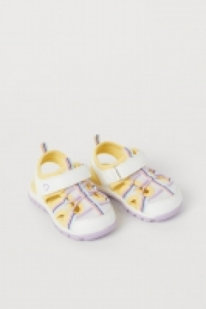 Feste Sandalen