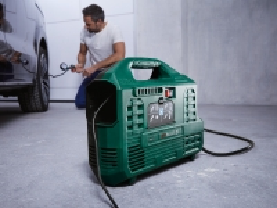 Druckluftpumpe mit Kolbenkompressor