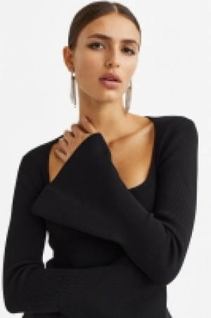 Pullover mit ausgestellten Ärmeln CHF 33.95