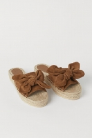 HM  Espadrilles aus Veloursleder