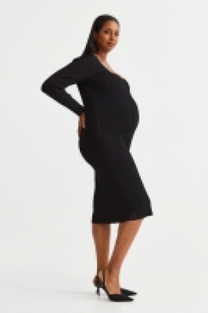 HM  MAMA Kleid in Rippstrick
