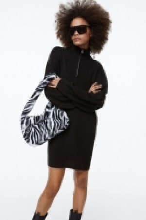 Geripptes Strickkleid mit Zipper CHF 30.95